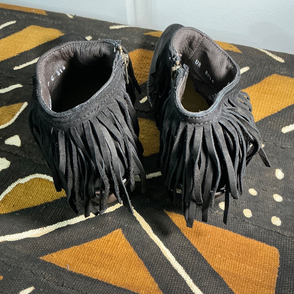 Boots - Picture 4 of 11